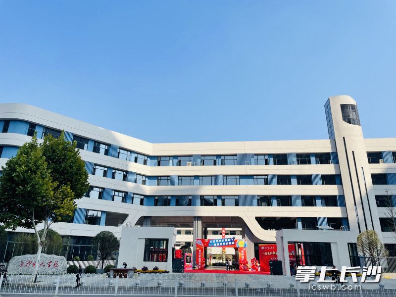 长沙航天学校提质改造后校门