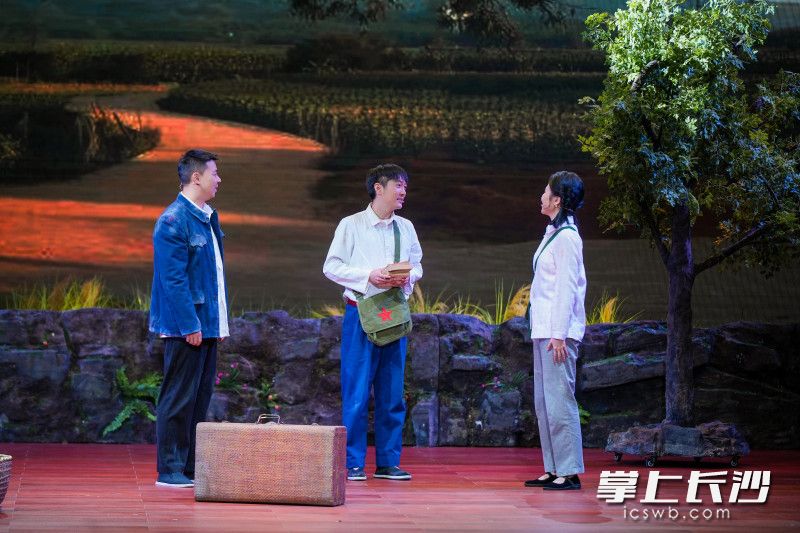 《湘伢子雷锋》精彩上演。
