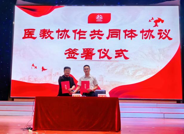 长郡梅溪湖中学与中南大学湘雅三医院临床心理科成立医教协作共同体。均为长沙晚报通讯员 王圆方 彭子玉 供图