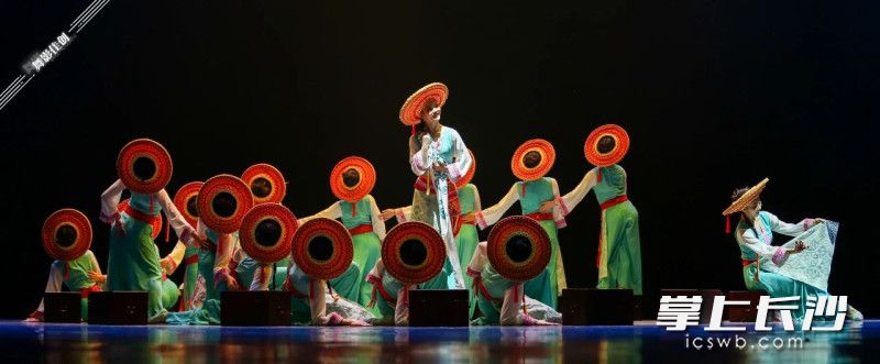 刘丽莉、肖俐葶主演、湖南省歌舞剧院有限责任公司演出的作品《花瑶女》。