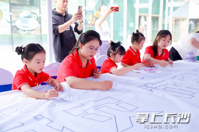 防灾减灾主题绘画环节成为今日活动现场的一大亮点。