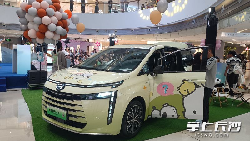 现场的传祺E8+展车洋溢于家的温馨。 均为 长沙晚报全媒体记者 曹开阳 摄