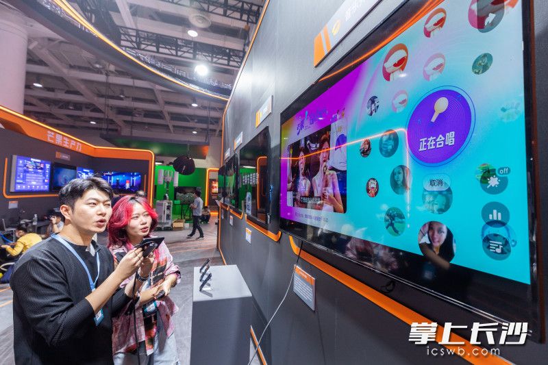 湖南广电推出的音综创新互动产品“芒果合唱团”，该产品可实现万人线上大合唱。