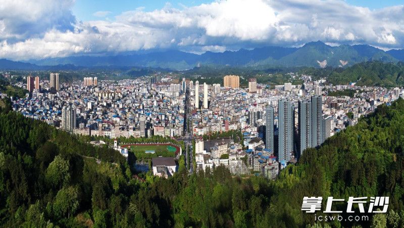 日新月异的龙山县城。均为龙山县委宣传部 供图