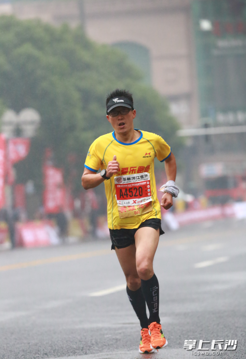2017年首次参加长马，朱明悦就创下了PB。均为受访者供图