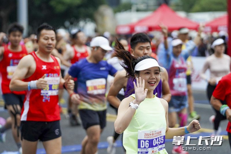 2024长沙马拉松热力开跑。