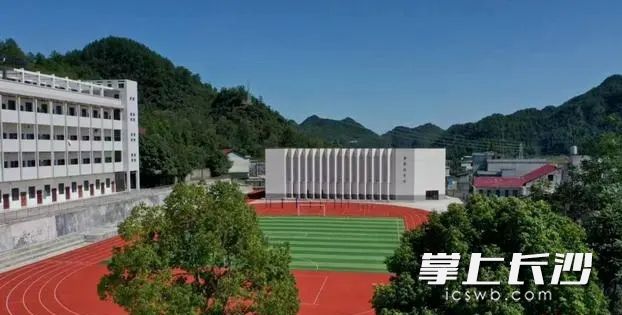 茨岩塘镇九年制学校提质改造后，学生学习环境更好了。