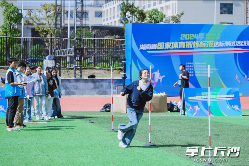 绕杆跑项目。均为主办方 供图