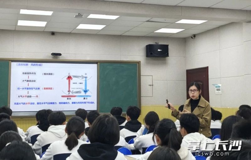 洪江市黔阳一中向润芳老师的课堂。