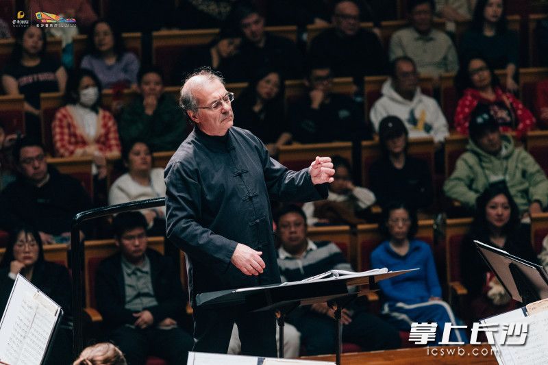 俄罗斯人民艺术家、指挥家亚历山大·鲁丁。均为长沙音乐厅 供图