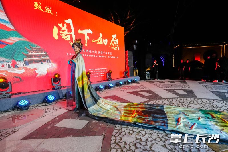 “山水洲城”是大秀的压轴之作。