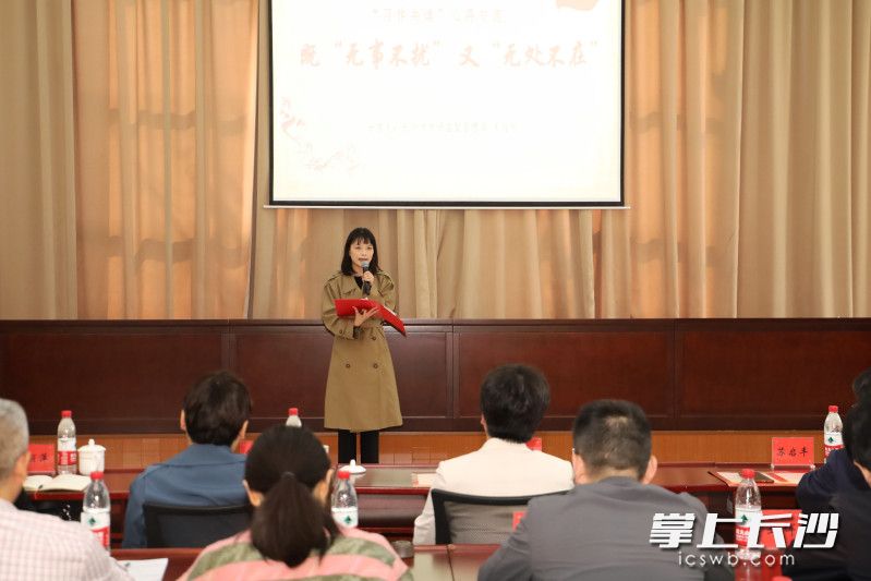 党员代表进行分享。