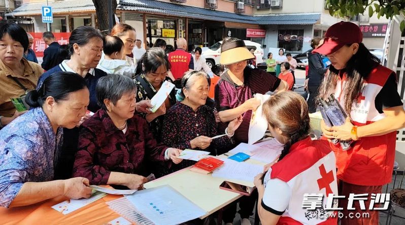 周寿全老人在重阳节当天登记成为人体器官(遗体)捐献志愿者。 周寿全老人在重阳节当天登记成为人体器官(遗体)捐献志愿者。