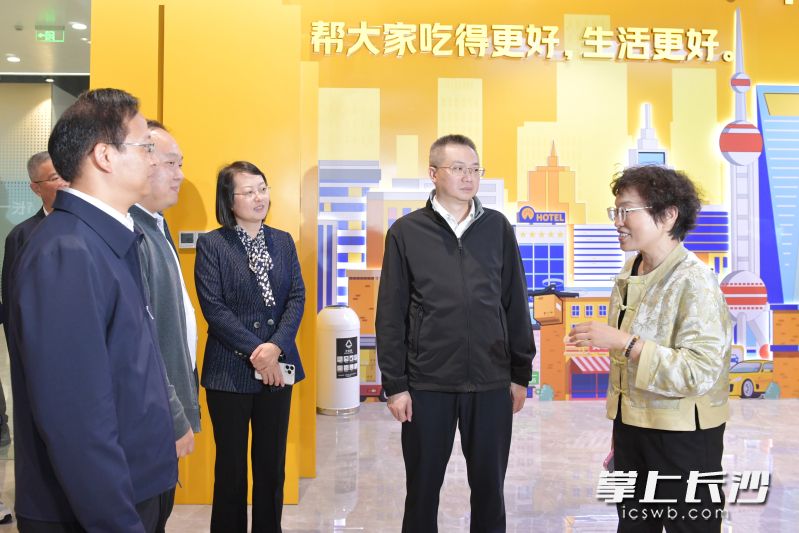 11月4日至6日，副市长、市工商联主席康镇麟带队赴上海参加第七届中国国际进口博览会并开展招商引资活动。全媒体记者 王志伟 摄