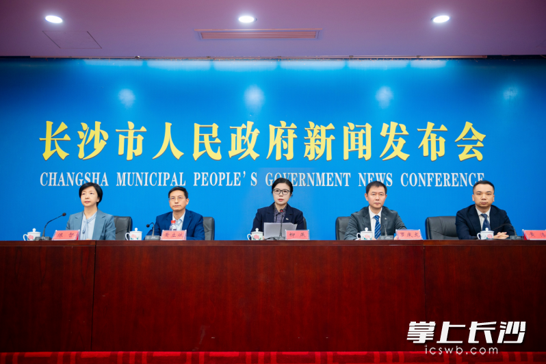 今天召开第二十届长沙国际车展新闻发布会。长沙晚报全媒体记者 周辉霞 摄 今天召开第二十届长沙国际车展新闻发布会。长沙晚报全媒体记者 周辉霞 摄