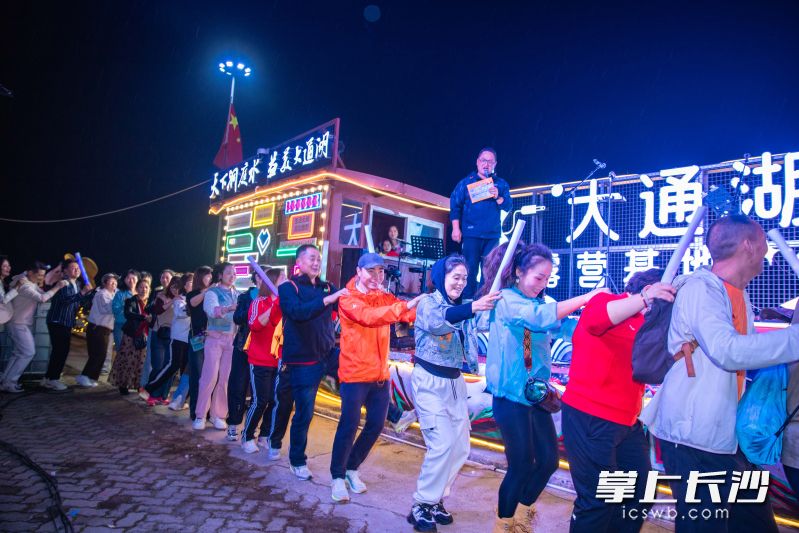 跑友参加晚会。均为主办方供图