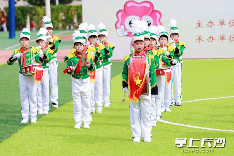 鼓乐激昂，少年志与时代同飞扬。