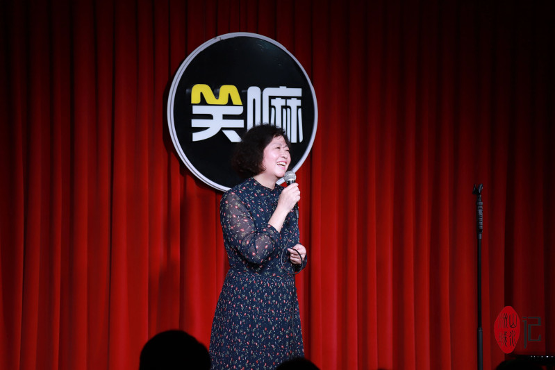 线下演出的黄大妈。受访者供图