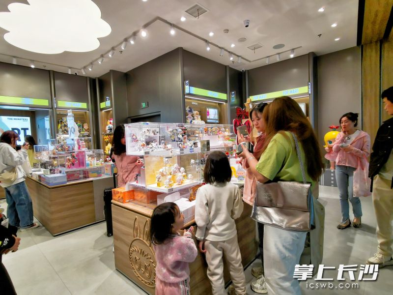 老“网红”泡泡玛特同样人气不减。