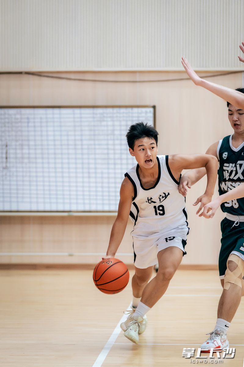 长沙男子篮球队在U13组、U16组中双双折桂。