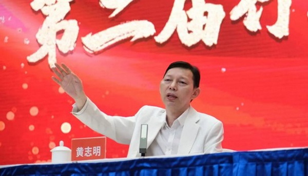 ▲万家丽集团董事长黄志明讲话