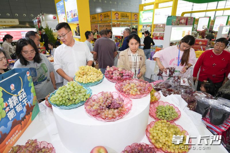 新疆葡萄受到大家的青睐。