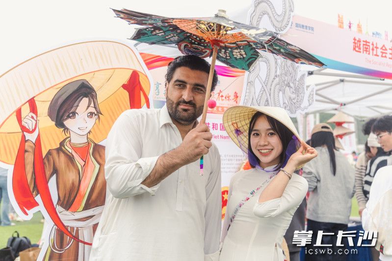 大家在这里感受世界各地的文化，认识来自不同国家的朋友。