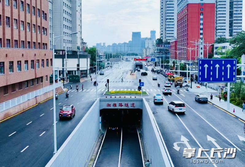 湘雅路过江隧道联通两个CBD。长沙晚报全媒体记者 李卓 摄