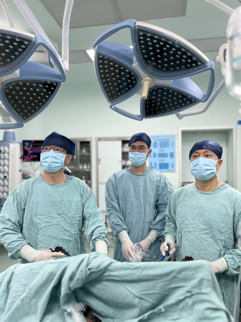 湖南省人民医院肝胆外科厉鸥主任医师团队为患者成功手术。均为长沙晚报通讯员  梁辉 彭羽怀 张红辉 供图