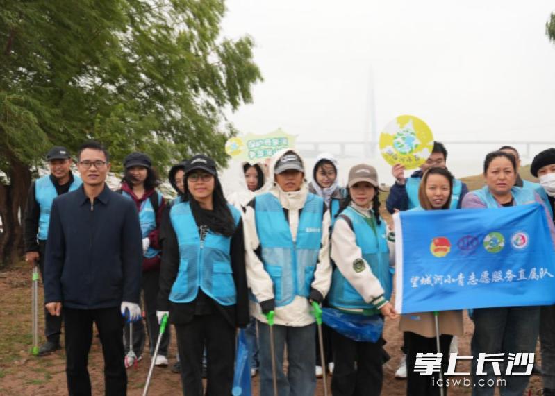 望城“河小青”用实际行动守护一江碧水。