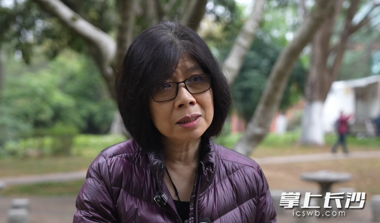 庞安安接受采访。照片均为全媒体记者 黄慧莹 摄