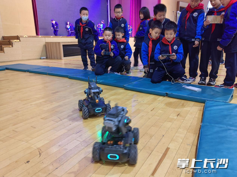 智能机器体验。