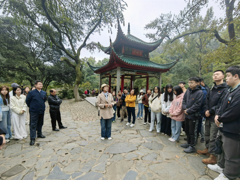 长沙学院土木工程学院“移动”思政课现场。通讯员供图