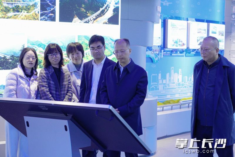 周春晖在望城区督导经济运行工作。