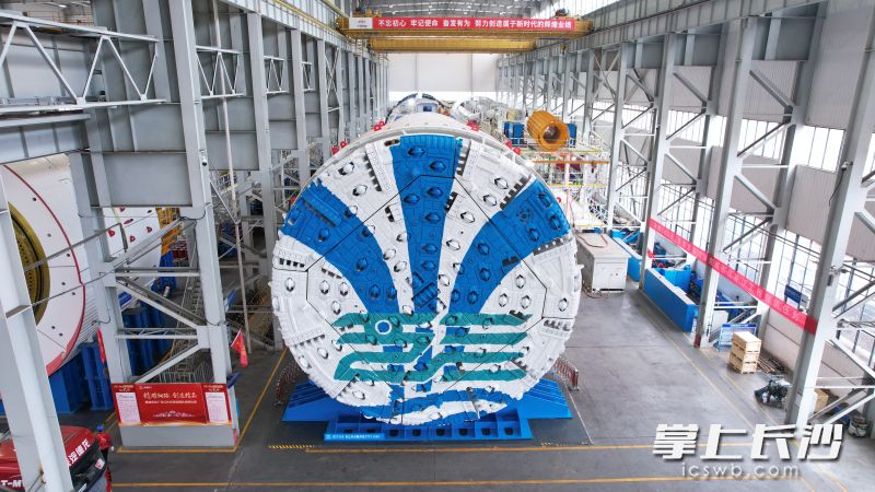 11.93米，国产最大直径敞开式岩石隧道掘进机在铁建重工下线。