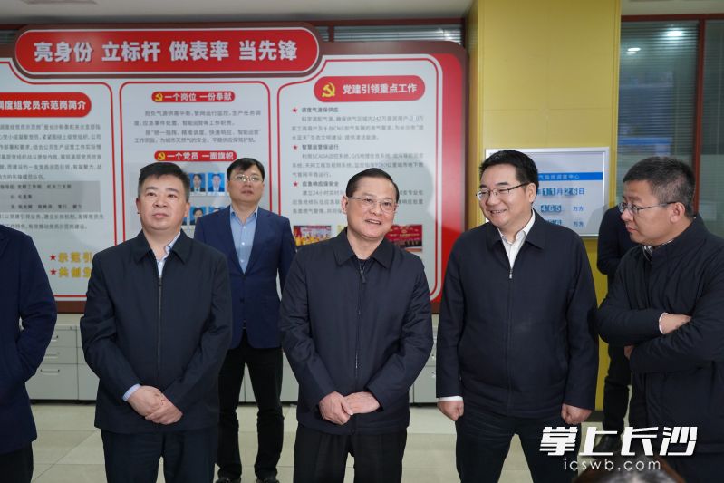 11月26日上午，市委常委、市委政法委书记张敏到望城区督导经济运行工作。 长沙晚报通讯员 袁帅 摄