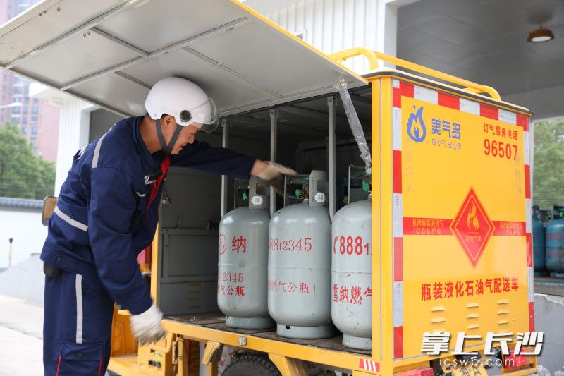 送气工配备了专用小黄车。