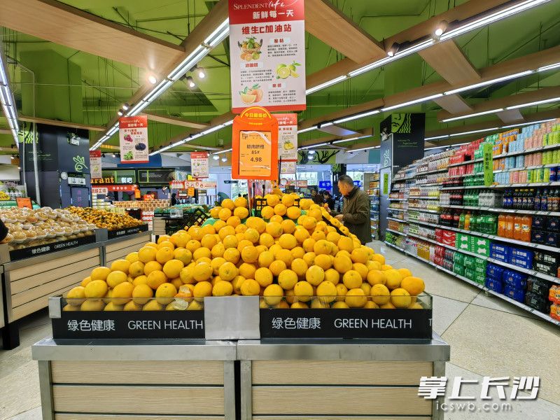 柑橘类水果成为长沙冬季水果市场主角。长沙晚报全媒体记者 刘捷萍 摄