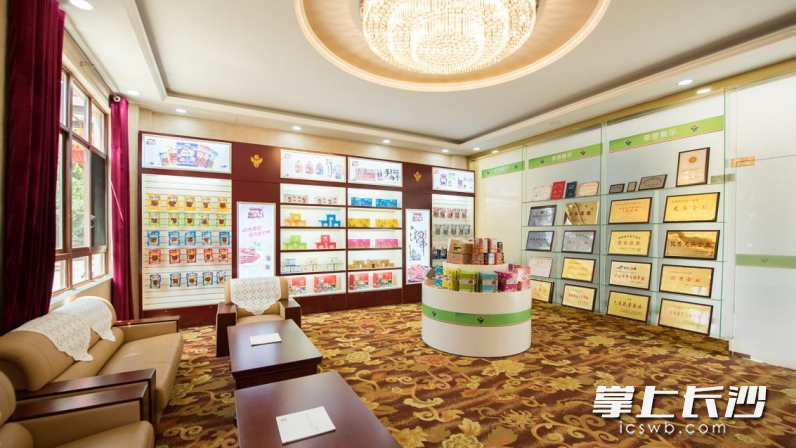 庆湘食品经过多年发展，创建了“庆湘”和“靖港古镇”两大品牌，产品线覆盖了鱼制品、蔬菜制品、禽肉制品、豆制品四大类，上百种单品。
