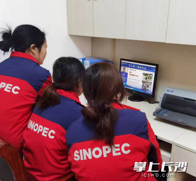 今年天心区围绕重大活动、重点时段策划各类直播课18场次，累计观看人数超100万。均为长沙晚报通讯员 宋进源 供图