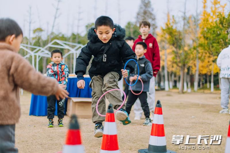 道路交通安全行系列公益宣传活动现场。 均为长沙晚报通讯员杨哲供图