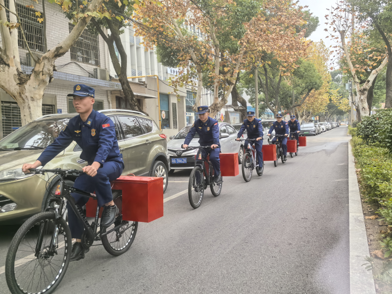 望城消防成立骑行小分队。通讯员供图