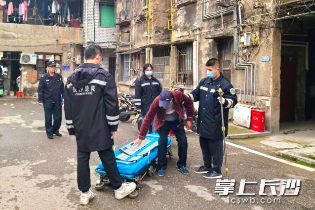 “敲门行动”主要聚焦老、幼、病、残、留守等人群，及时消除各类隐患。
