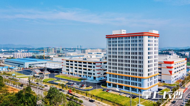 东鹏饮料华中区域总部及长沙生产基地。均为长沙晚报通讯员 谭淑敏 供图