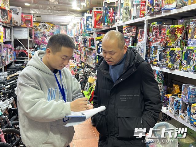 近日，湘江新区各街镇积极组织开展冬春季节“敲门行动”。 均为长沙晚报通讯员向玲娅供图