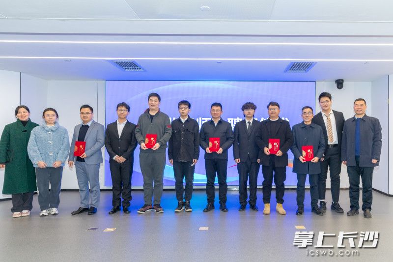 五位创业者分别聘请五位企业负责人担任创业导师。