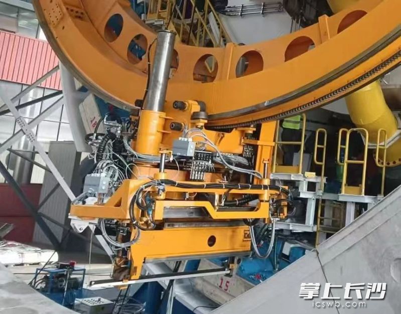 管片构件智能拼装机器人。铁建重工供图