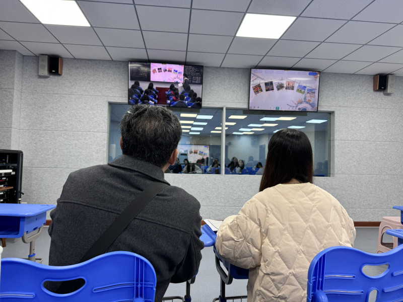 张忠良老师和胡怡婷老师参加长郡浏阳实验中学举办的同课异构展示课。