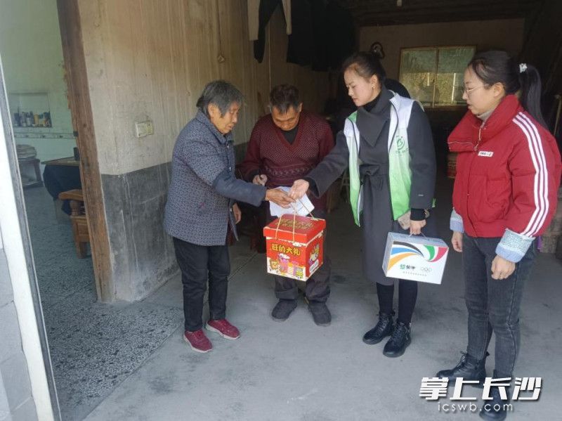上门送温暖。