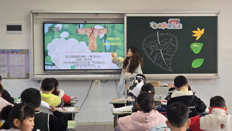 周南学士实验学校组织优秀教师，分别前往联盟成员校含浦中学、含浦小学送教。均为长沙晚报通讯员王喜元供图